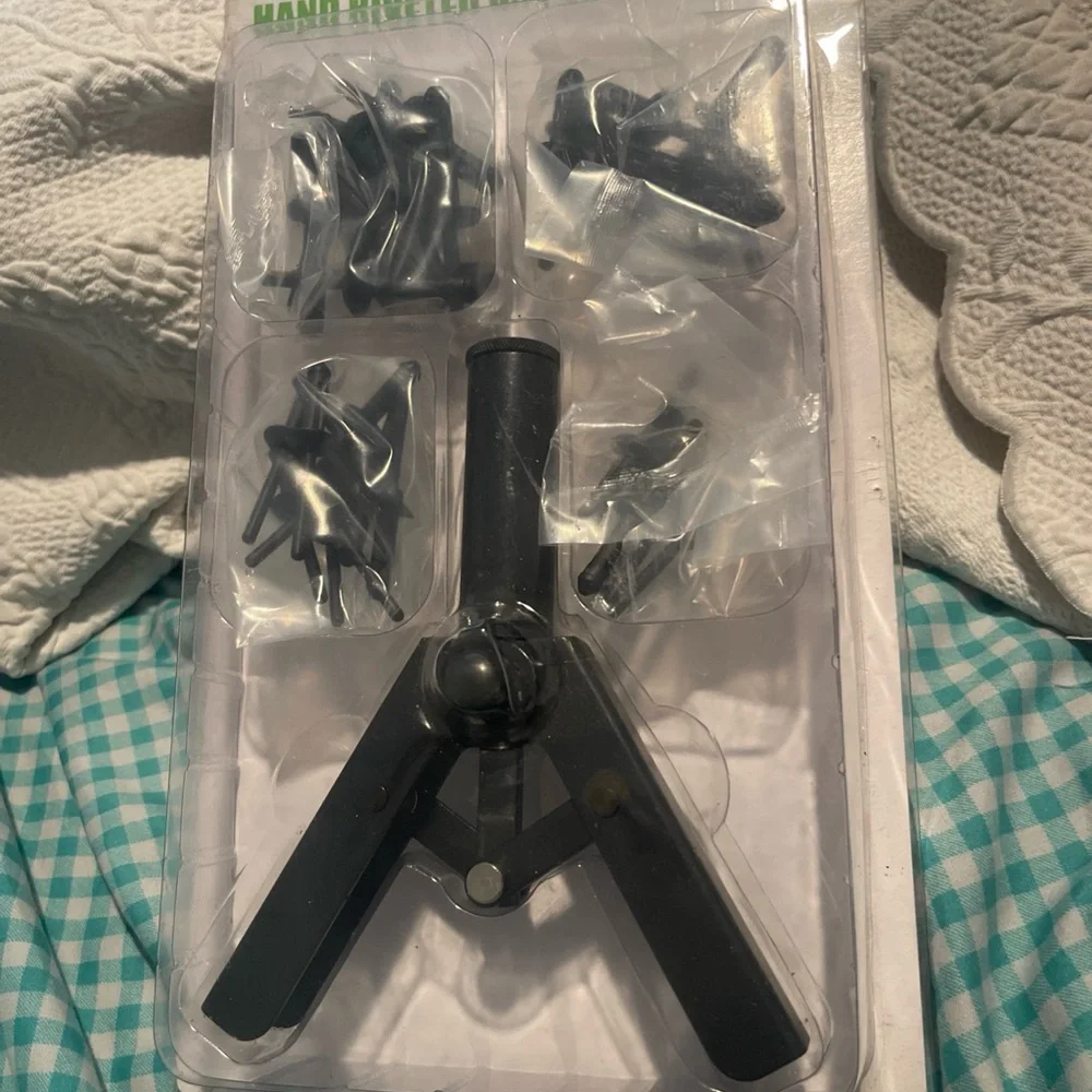 Black Hand Riveter with 40 POM Rivets Pittsburgh New in package